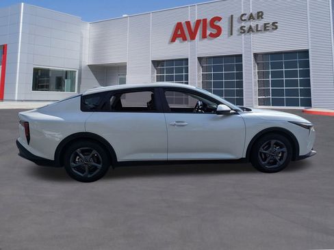 Used 2025 Kia K4 LXS image 5