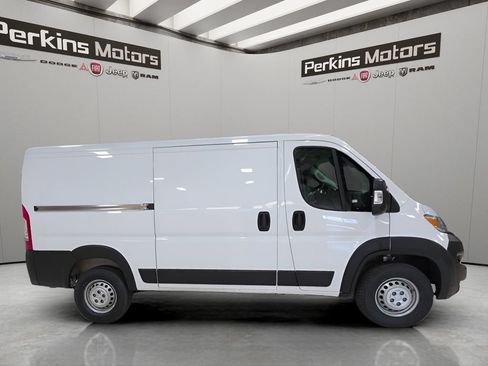 Used 2025 RAM ProMaster 2500 w/ Convenience Group FWD image 6