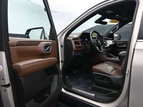 Used 2021 Chevrolet Tahoe High Country w/ Premium Package AWD/4WD image 12