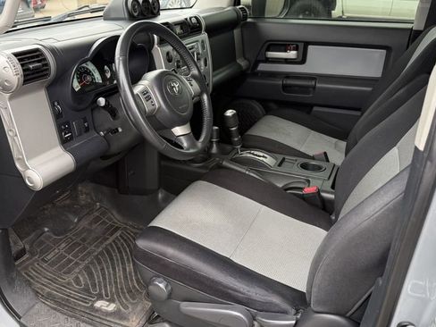 Used 2013 Toyota FJ Cruiser 4WD image 3