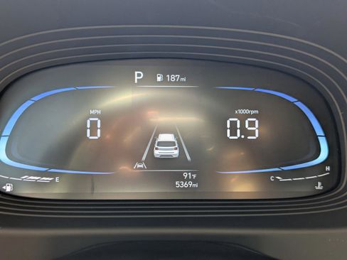 New 2025 Hyundai Venue Limited image 28