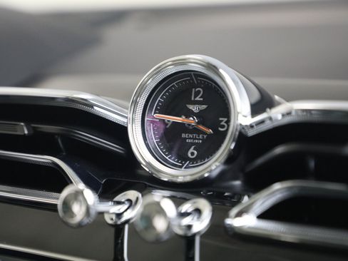 Certified 2022 Bentley Bentayga AWD/4WD image 25