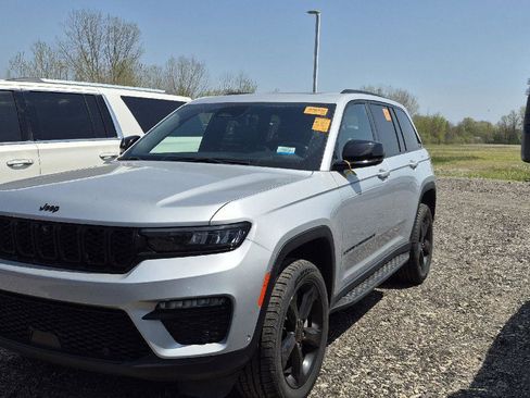 Used 2024 Jeep Grand Cherokee Limited w/ Luxury Tech Group II image 1