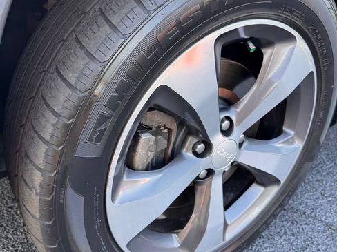 Used 2019 Jeep Cherokee Limited FWD image 28