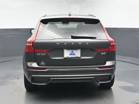 Used 2025 Volvo XC60 B5 Plus image 7