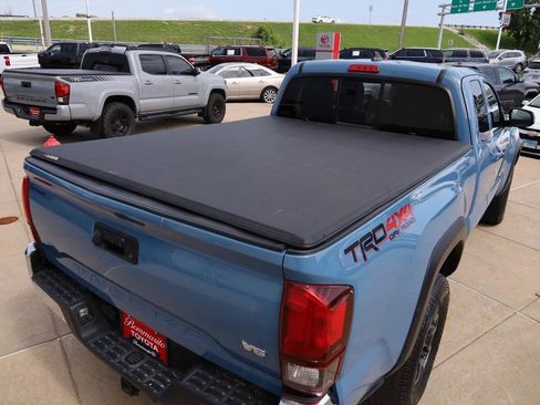 Used 2019 Toyota Tacoma TRD Off-Road AWD/4WD image 8