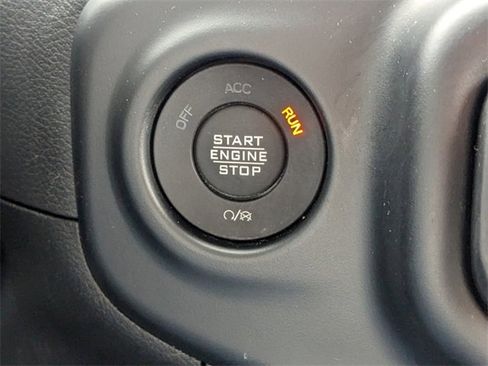 Certified 2023 Jeep Gladiator Overland image 30