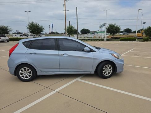 Used 2013 Hyundai Accent GS FWD image 2