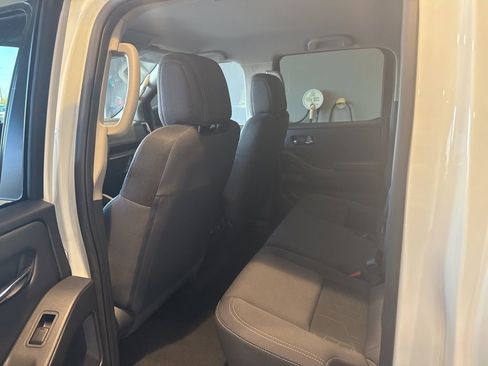Used 2025 Nissan Frontier SV w/ SV Convenience Package image 18