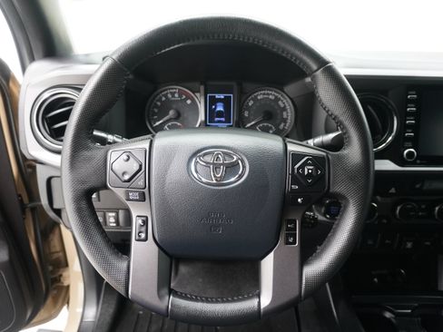 Used 2020 Toyota Tacoma TRD Off-Road w/ Advanced Technology Package AWD/4WD image 15