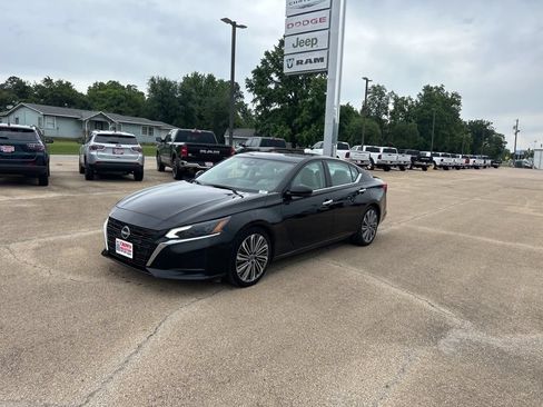 Used 2023 Nissan Altima 2.5 SL FWD image 1