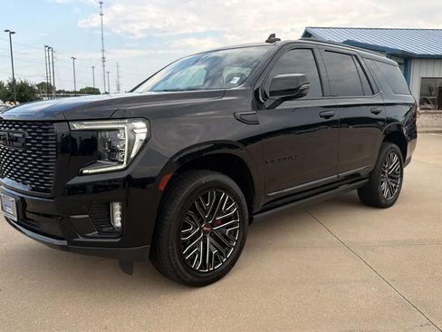 Used 2021 GMC Yukon Denali w/ Denali Premium Package AWD/4WD image 3