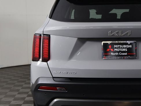 Used 2023 Kia Sorento S w/ Panoramic Sunroof Package image 16