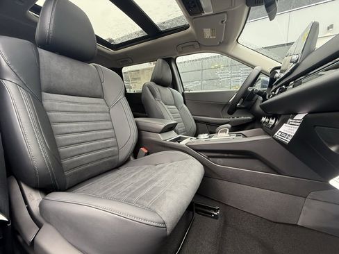 Used 2025 Mitsubishi Outlander SE image 28