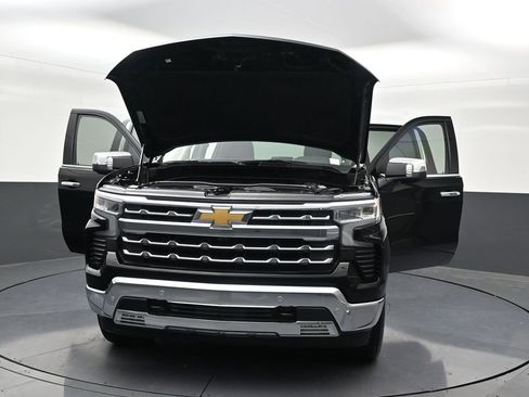 Used 2025 Chevrolet Silverado 1500 LTZ AWD/4WD image 37