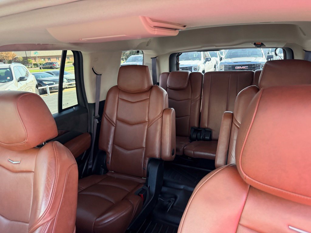 Used 2016 Cadillac Escalade Luxury RWD image 32