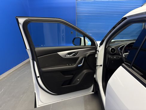 Used 2024 Chevrolet Blazer LT w/ Convenience Package FWD image 9