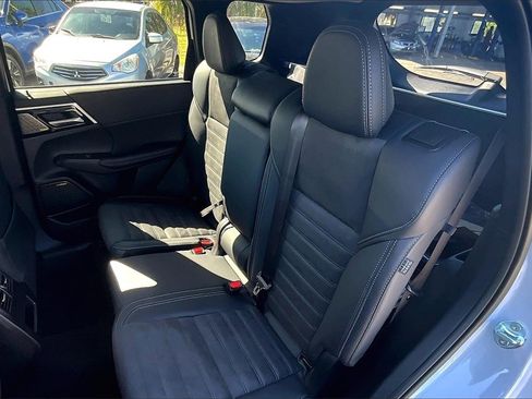 New 2025 Mitsubishi Outlander SE image 10