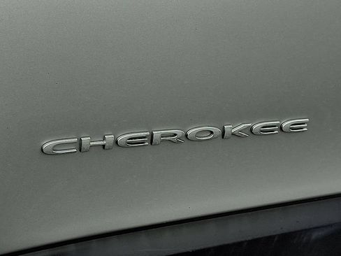 Used 2019 Jeep Cherokee Limited AWD/4WD image 33