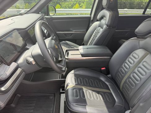 Used 2025 Rivian R1S Adventure AWD/4WD image 27