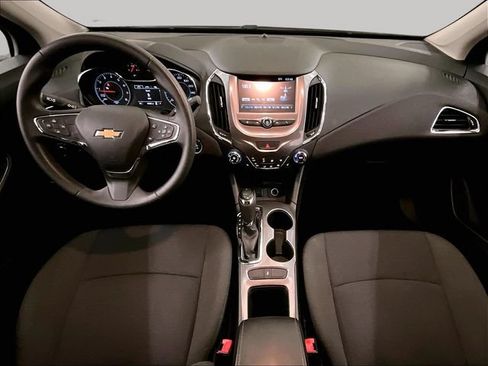 Used 2018 Chevrolet Cruze LT w/ Convenience Package FWD image 14