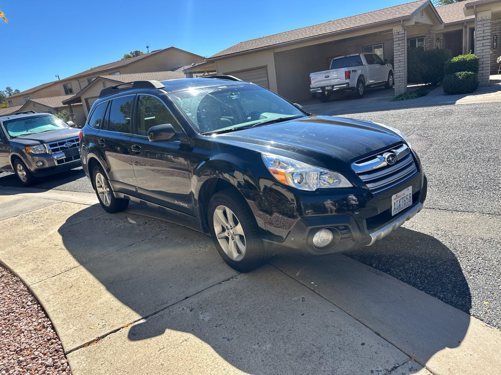 Used 2013 Subaru Outback 2.5i Limited w/ Moonroof Pkg AWD/4WD image 3