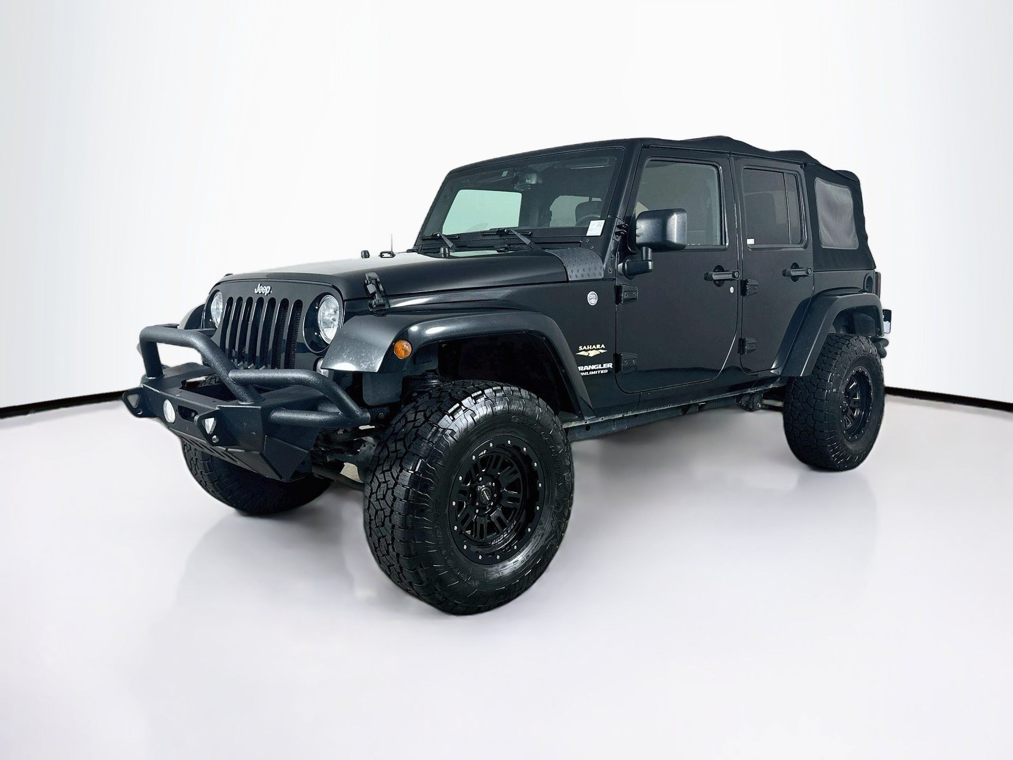 Used 2015 Jeep Wrangler Unlimited Sahara w/ Connectivity Group AWD/4WD image 3