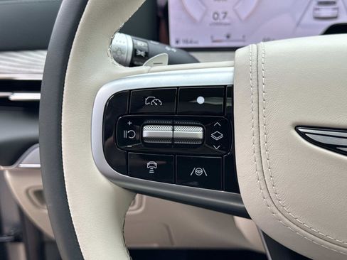 Used 2025 Genesis GV80 3.5T Prestige image 32