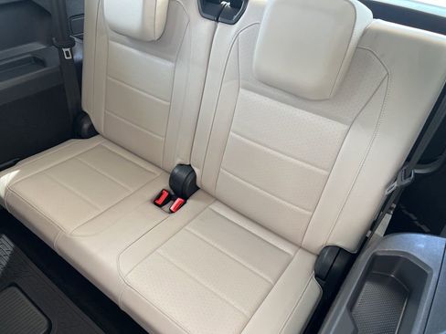 Used 2021 Volkswagen Tiguan SE w/ Panoramic Sunroof Package image 29