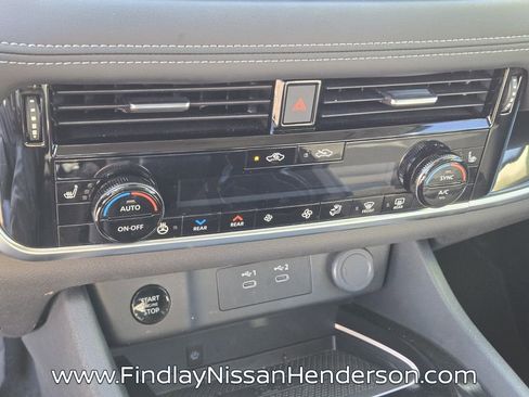 Used 2025 Nissan Rogue SL w/ Tech Package image 25