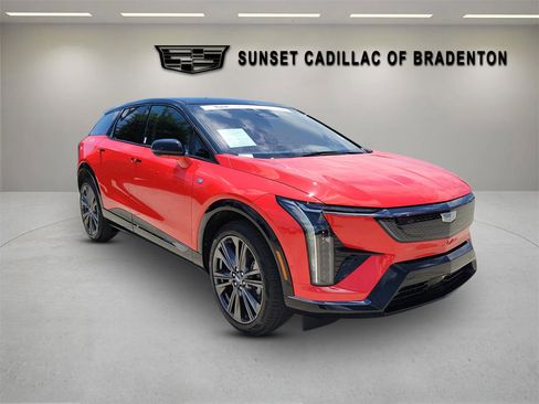 Certified 2025 Cadillac Optiq Sport 2 AWD/4WD image 1