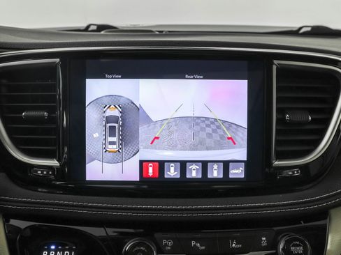 Used 2022 Chrysler Pacifica Limited image 7