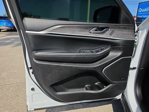 Used 2022 Jeep Grand Cherokee L Limited w/ Luxury Tech Group II AWD/4WD image 19