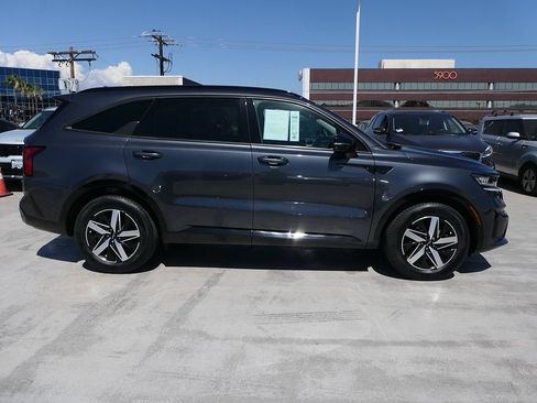Used 2023 Kia Sorento EX w/ Panoramic Sunroof Package FWD image 2