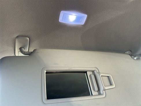 Used 2024 Volkswagen Atlas SE image 30