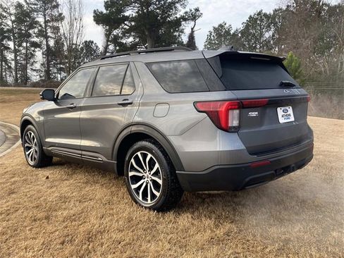 Used 2025 Ford Explorer ST-Line w/ Premium Package image 7