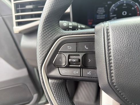 Used 2025 Toyota Tundra Limited AWD/4WD image 29
