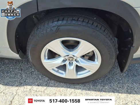 Used 2023 Toyota Highlander LE AWD/4WD image 11