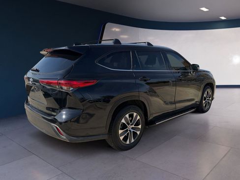 Used 2021 Toyota Highlander XLE image 5