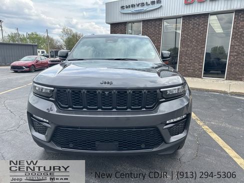 Used 2025 Jeep Grand Cherokee Limited w/ Luxury Tech Group II image 2