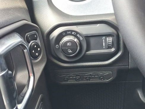 New 2025 Jeep Gladiator Sport image 27