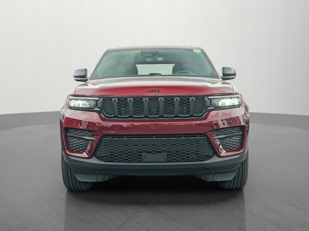 Used 2024 Jeep Grand Cherokee Altitude AWD/4WD image 2