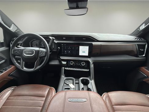 Used 2025 GMC Sierra 2500 Denali Ultimate image 9