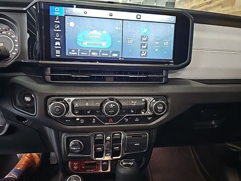 Used 2024 Jeep Wrangler Willys image 15