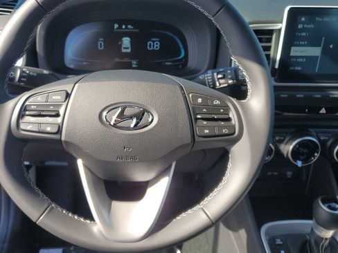 Certified 2025 Hyundai Venue SEL FWD image 18