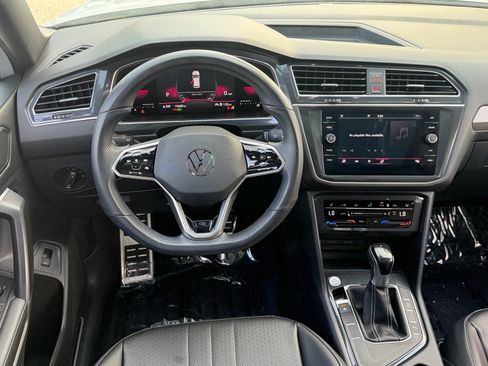 Used 2022 Volkswagen Tiguan SE R-Line FWD image 13