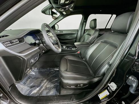 Certified 2025 Jeep Grand Cherokee L Limited w/ Luxury Tech Group II image 33