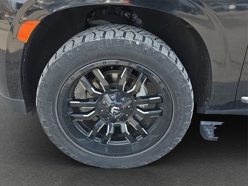 Used 2021 GMC Yukon Denali w/ Denali Premium Package image 4