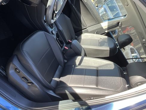 Used 2020 Volkswagen Tiguan SE w/ Panoramic Sunroof Package image 10