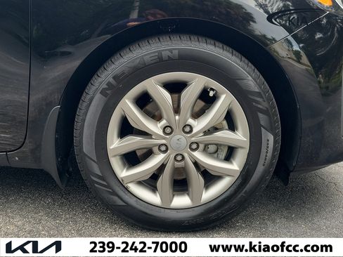 Used 2021 Kia Sedona EX FWD image 7